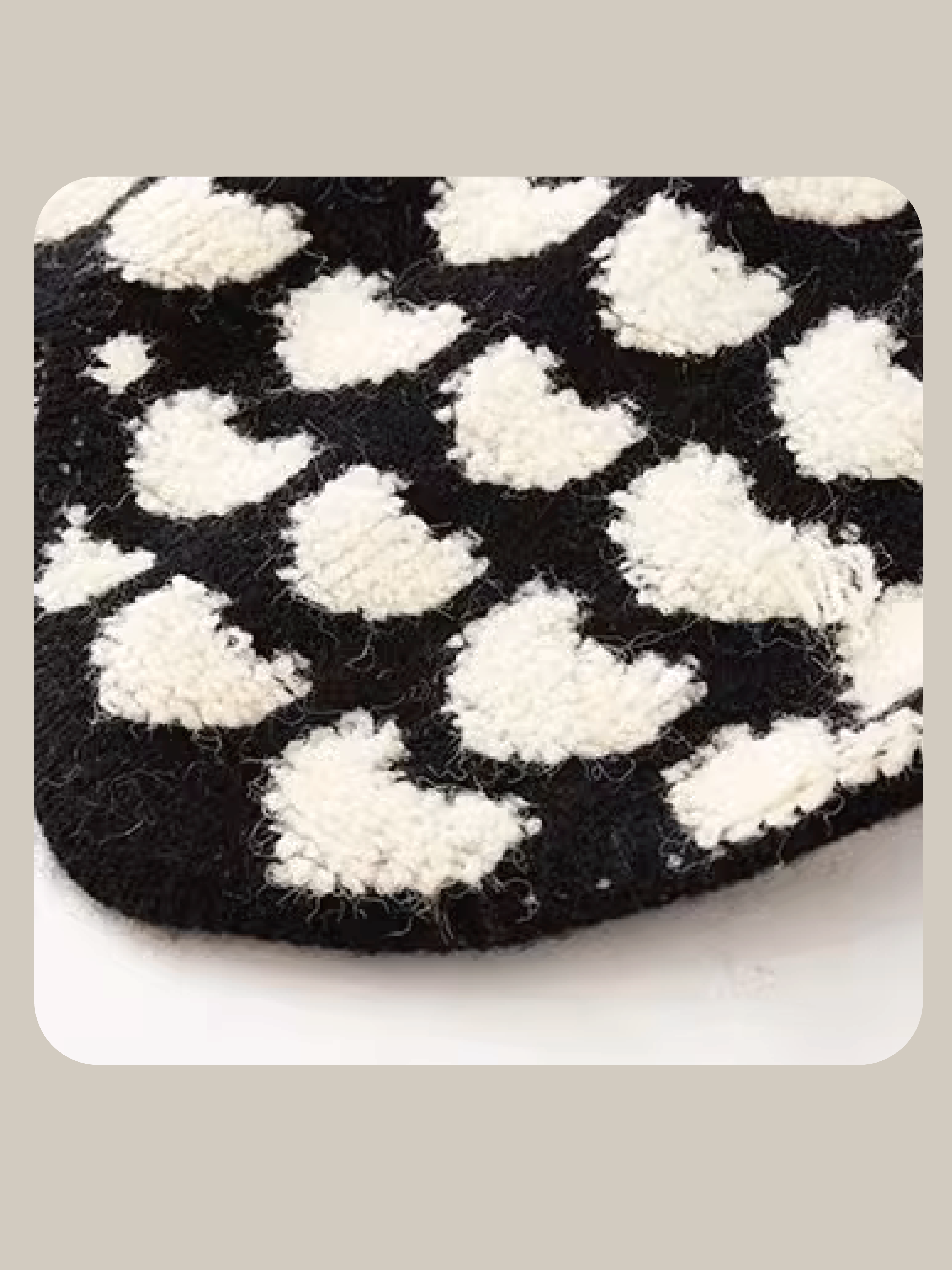Heart Embroidery Fuzzy Knit. ハート刺繍ふわニット